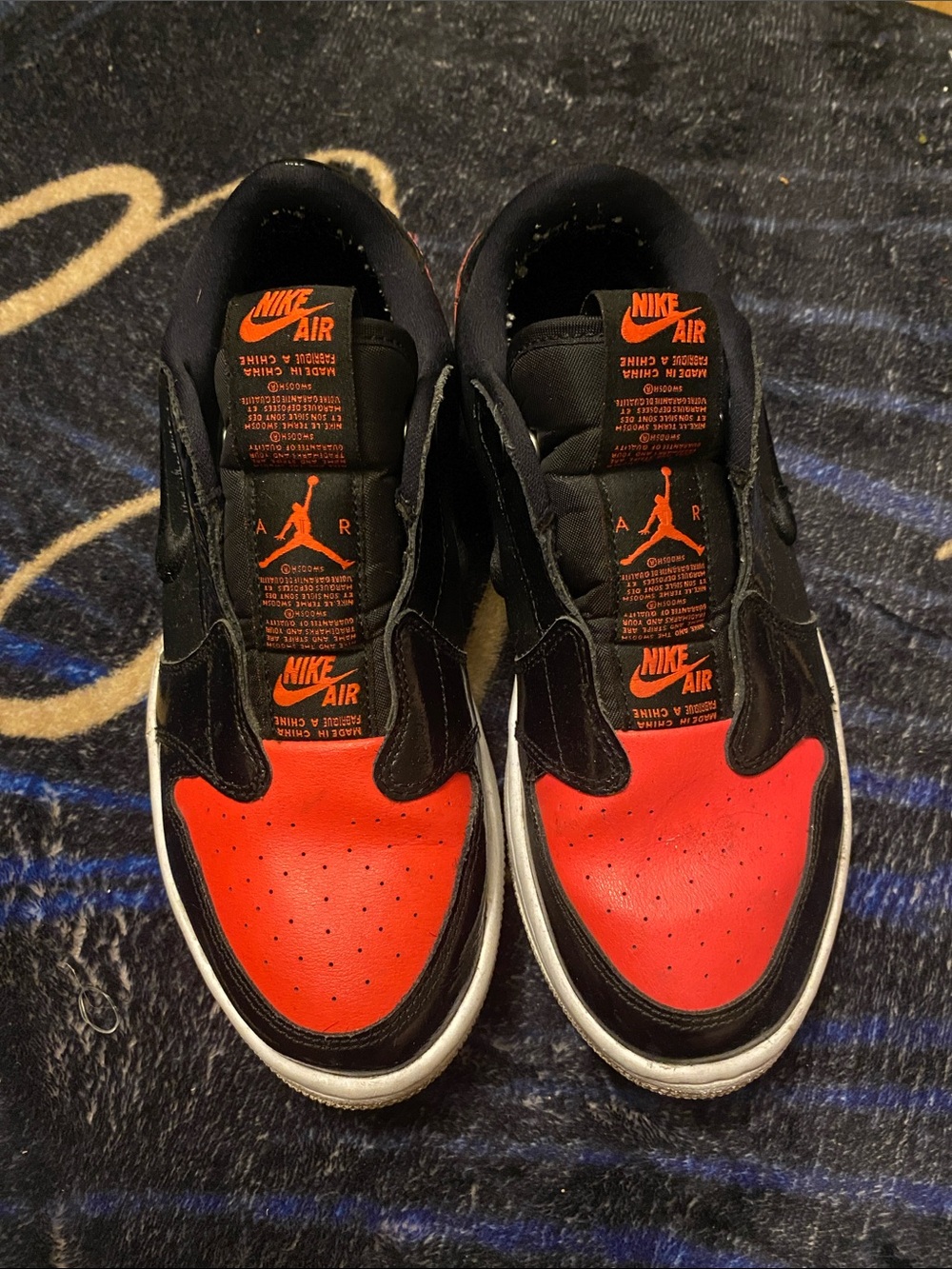 Nike Kids Black and Red Low-Top Sneakers